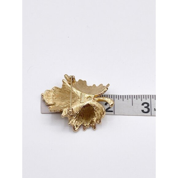 Vintage Monet Gold Tone Flower Leaf Brooch – Textured Dimensional Floral Pin - Picture 8 of 9